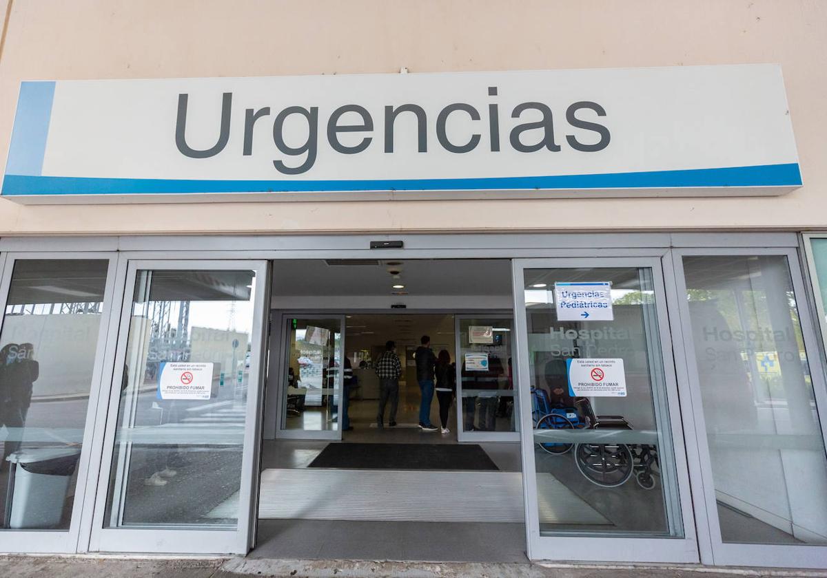 Puerta de acceso a Urgencias del Hospital San Pedro.