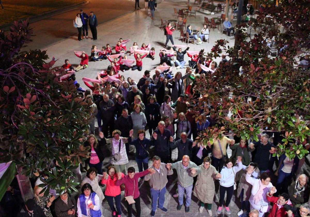 Los niños del ABN alzaron sus pañuelos rosas en Nájera.