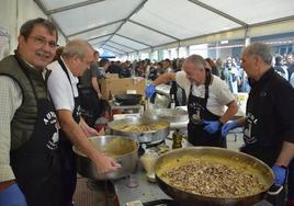 Degustación popular en la calle Doctor Remón en las Jornadas del Champiñón y la Seta de 2022.