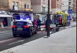 Atendida por la UVI móvil una ciclista tras caer al suelo con su bicicleta