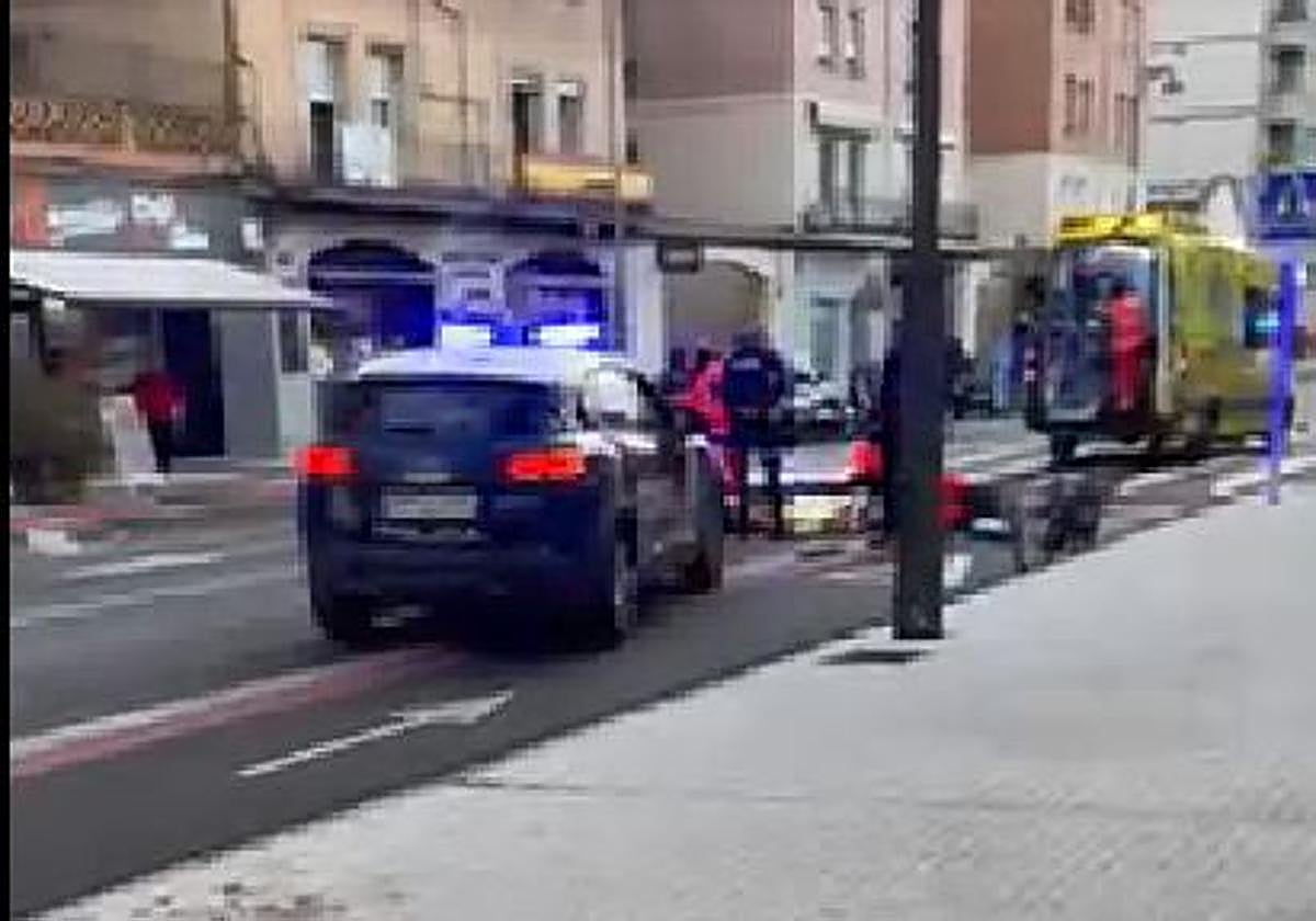 Atendida por la UVI móvil una ciclista tras caer al suelo con su bicicleta