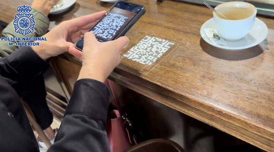 Así te pueden estafar en la mesa del restaurante solo por consultar el menú: ojo al código QR