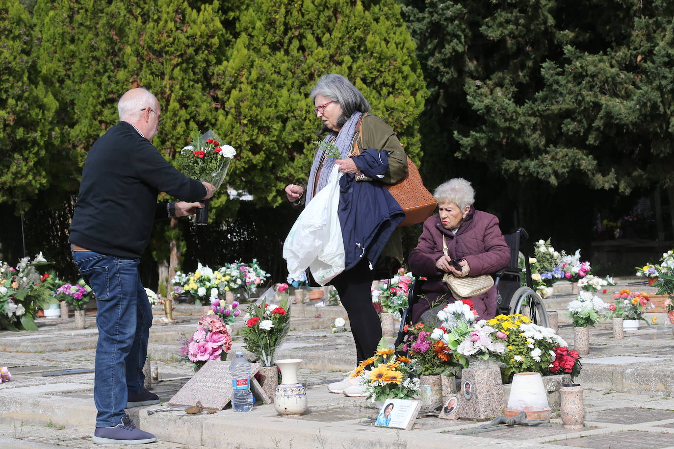 Homenaje a los difuntos durante el día