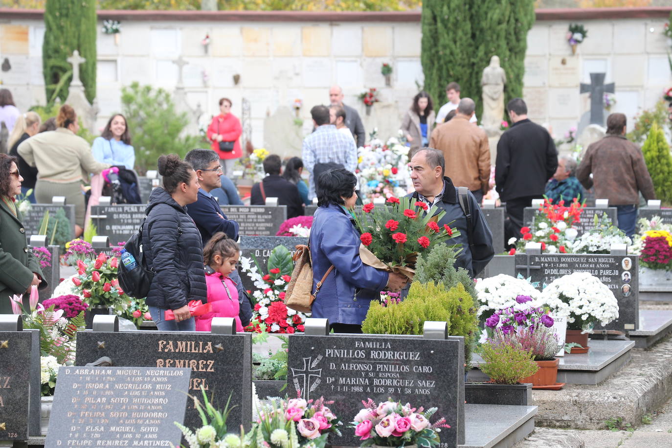 El Día de Todos los Santos, en el cementerio de Logroño