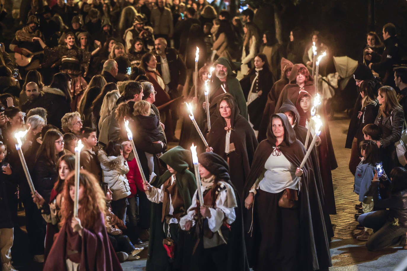 &#039;El baile de los malditos&#039; cerró la fiestas de las brujas