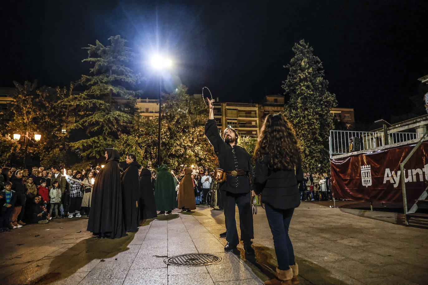 &#039;El baile de los malditos&#039; cerró la fiestas de las brujas