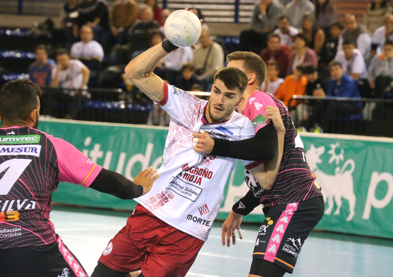 El Ciudad de Logroño logra una necesitada victoria frente al Puente Genil