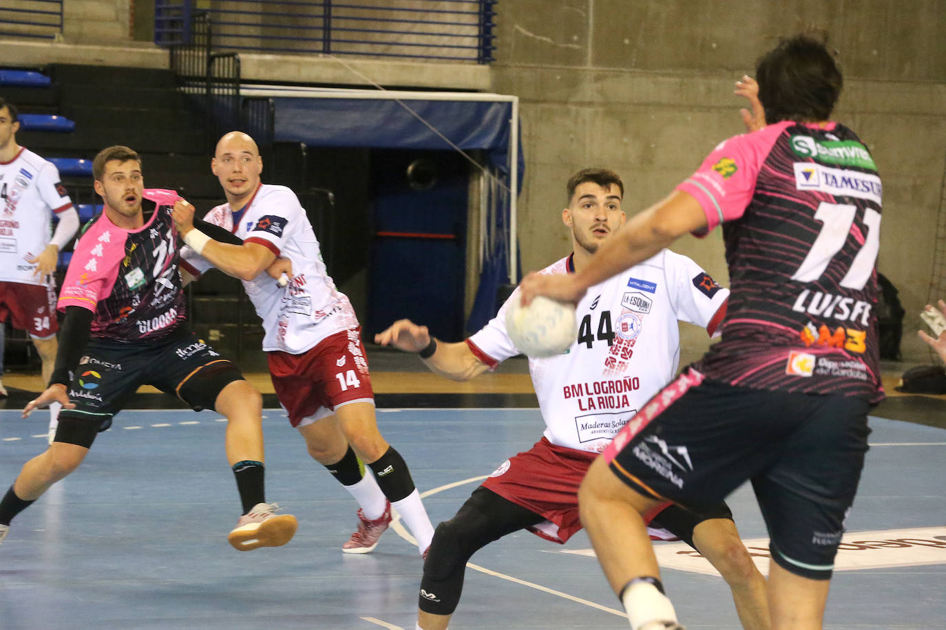 El Ciudad de Logroño logra una necesitada victoria frente al Puente Genil