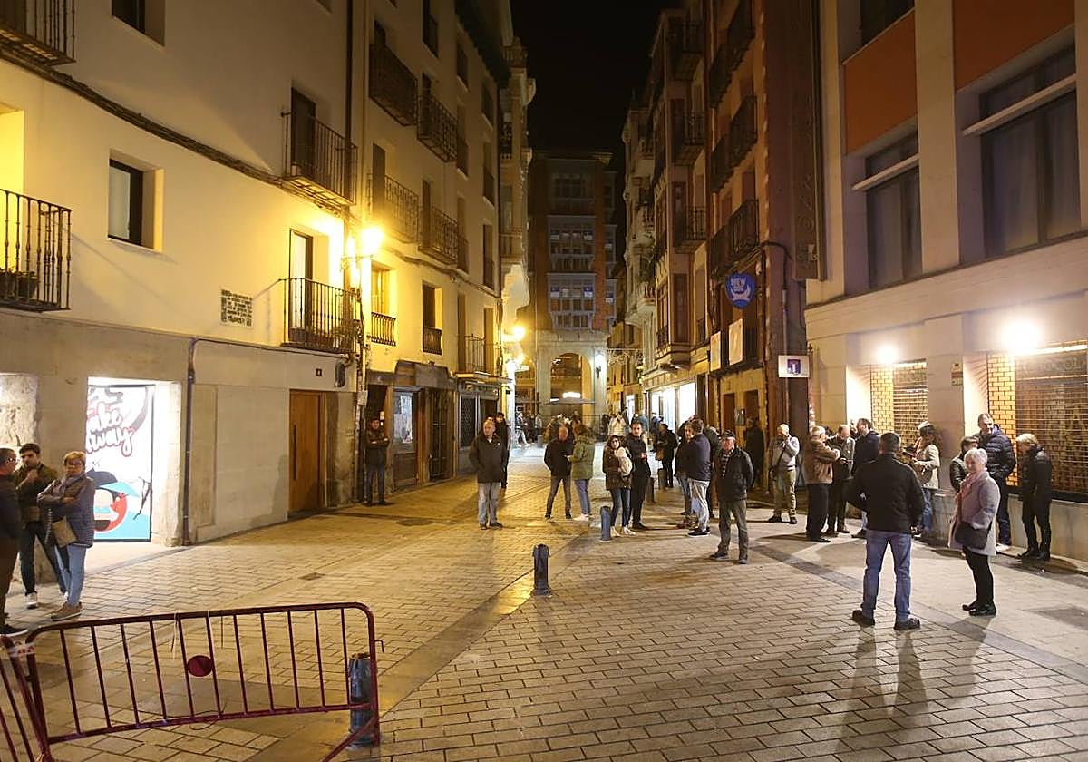 Un momento de la concentración en la plaza Martínez Zaporta.