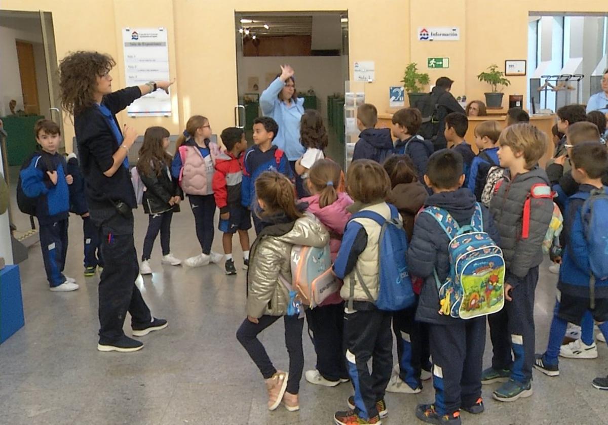 Un grupo de escolares de visita en la Casa de las Ciencias, en Logroño.