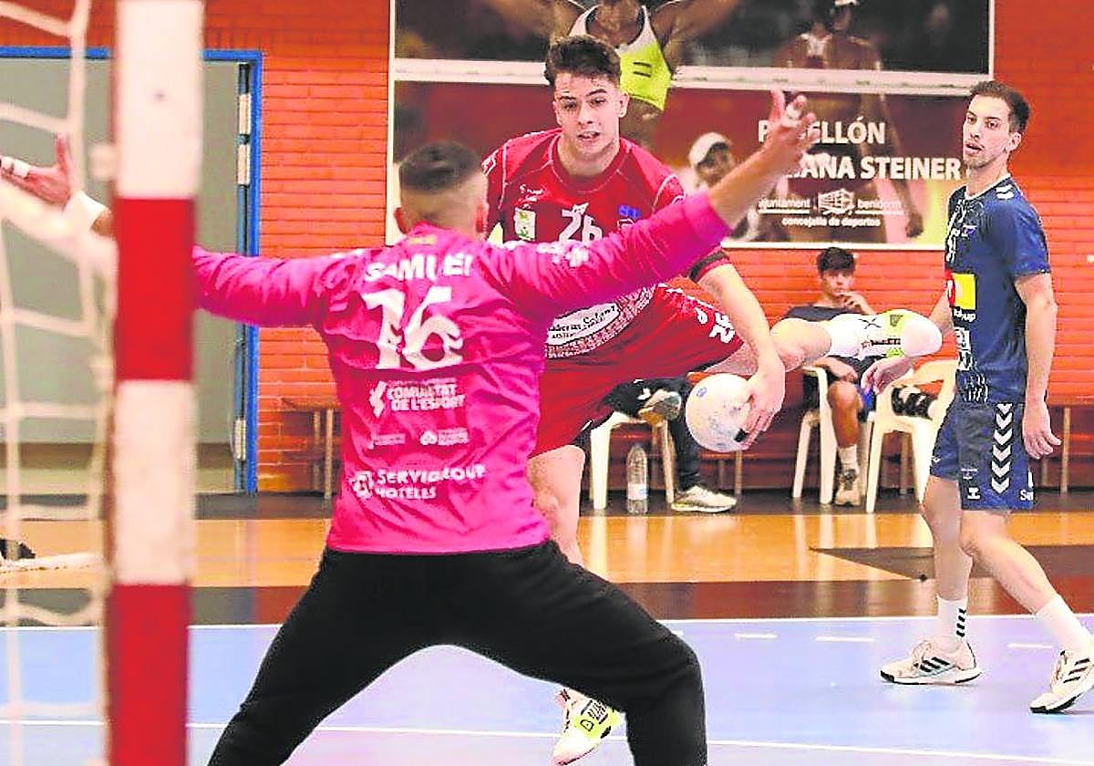 Edu Ortiz, a punto de lanzar ante Samuel Ibánez