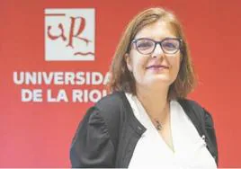 Ana Belén Cuesta Ruiz-Clavijo, profesora de la UR, participa en la reunión.