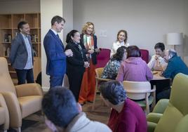 Gonzalo Capellán y María Martín, junto a responsables y usuarios de la Casa Hogar Hygea.