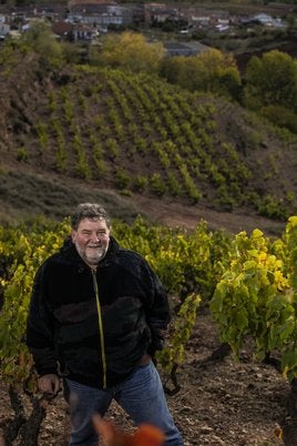 Juan Carlos Sancha posa en una de las terrazas del Cerro la Isa.