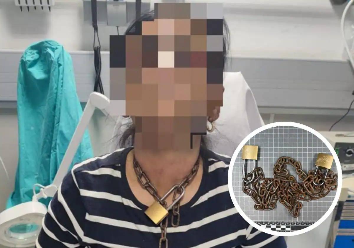 La víctima, a su llegada al Hospital Santiago Apóstol de Miranda. En detalle, la cadena con la que estaba atada de cuello a manos.