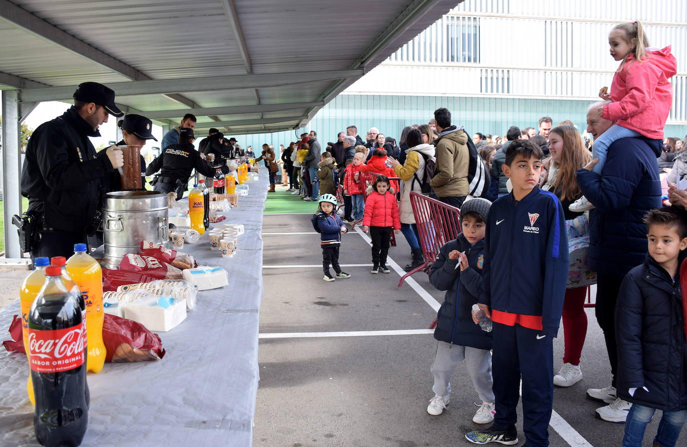 La Policía Nacional se acerca a los niños