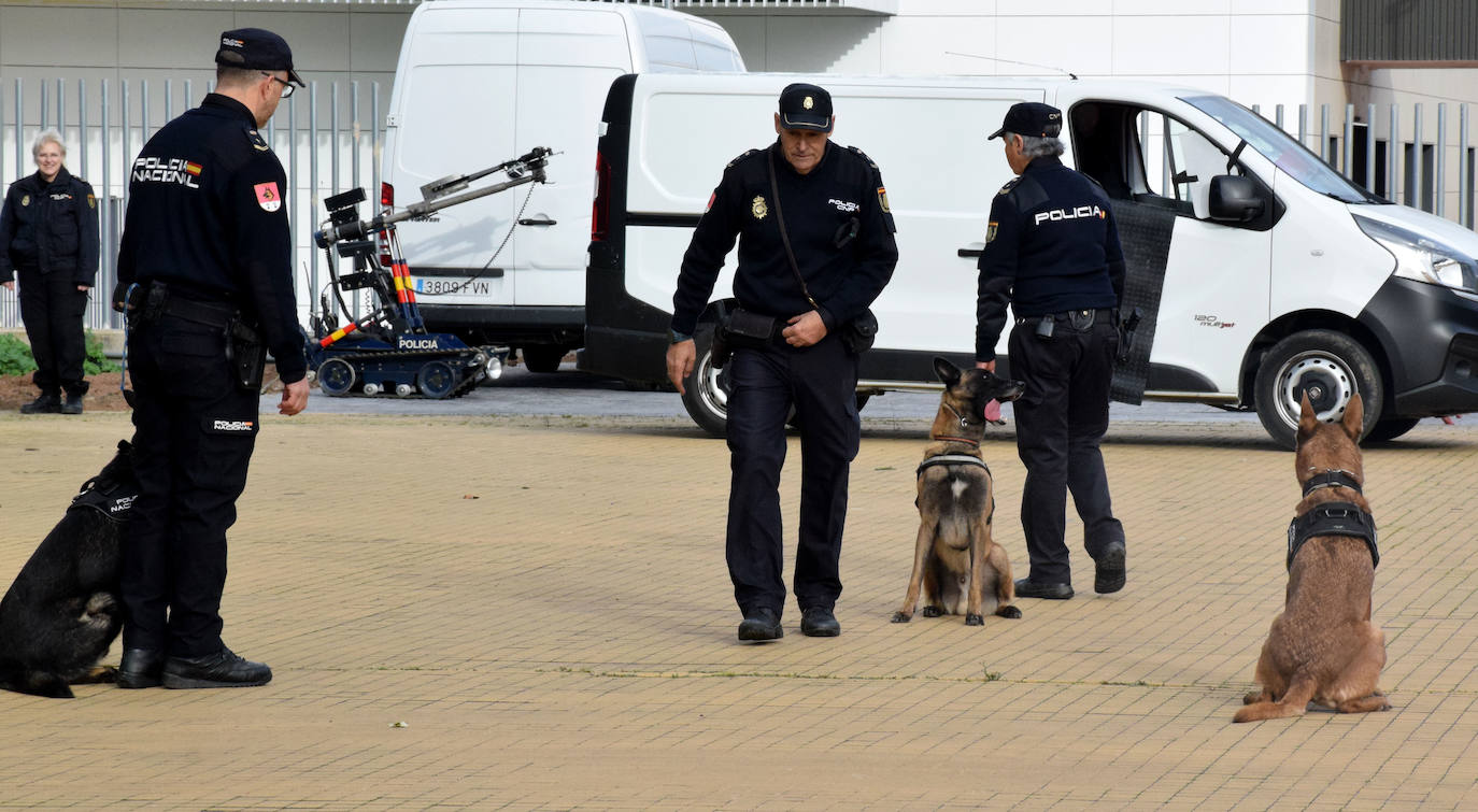 La Policía Nacional se acerca a los niños