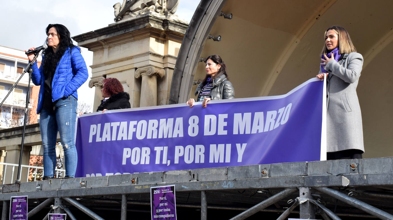 Concentración en El Espolón contra la violencia machista