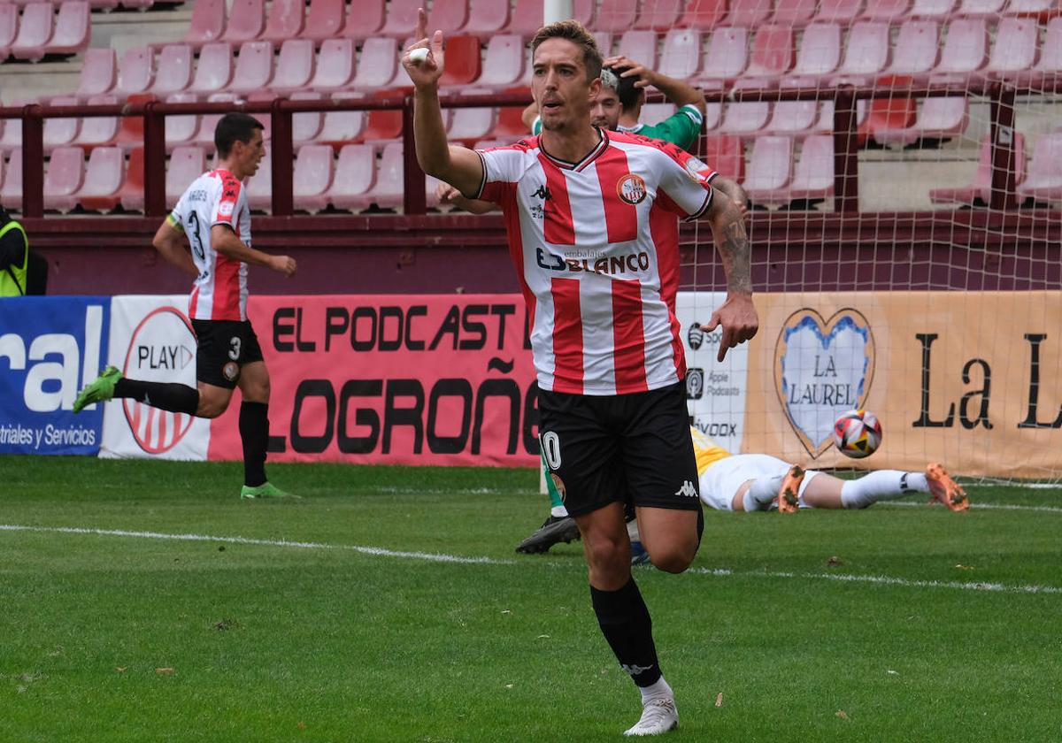 Rubio celebra un gol de la SDL en Las Gaunas. El delantero se perderá lo que resta del curso.