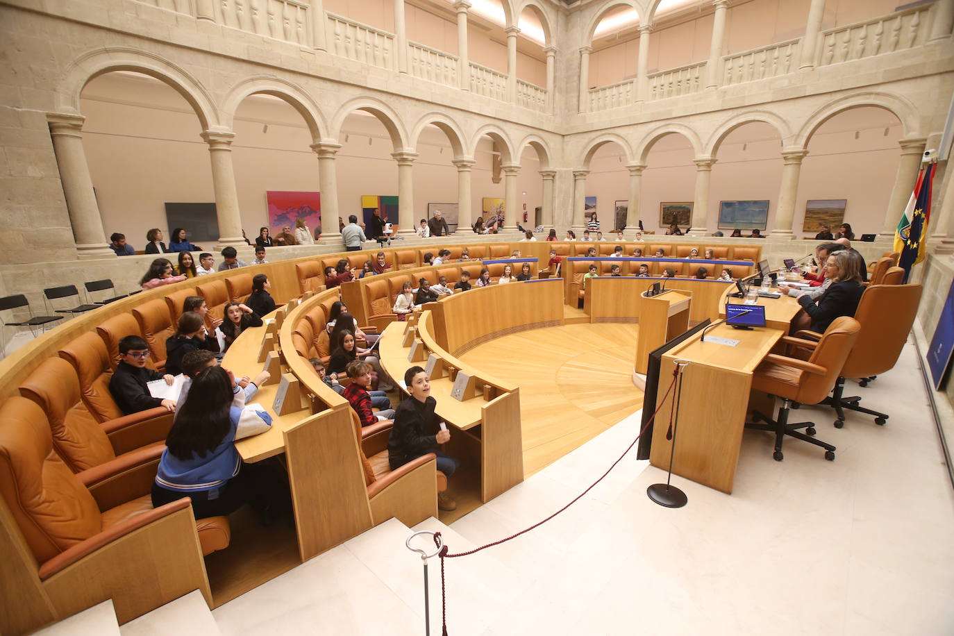 Los niños riojanos leen la Constitución