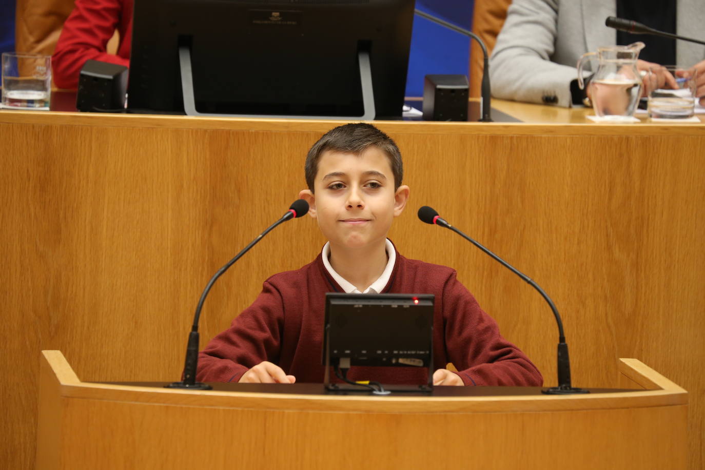 Los niños riojanos leen la Constitución