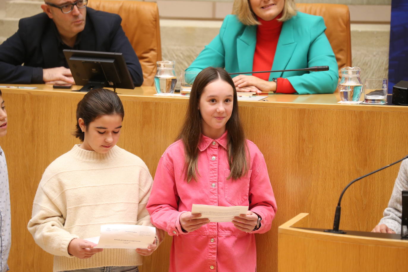 Los niños riojanos leen la Constitución