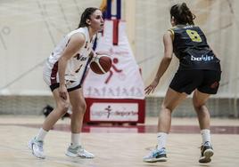 Mónica Alonso, durante el partido de este sábado en Lobete.