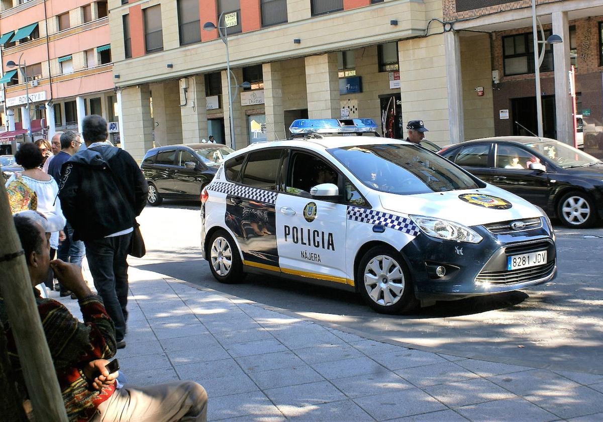 Imagen de archivo de un coche de la Policía local de Najera.