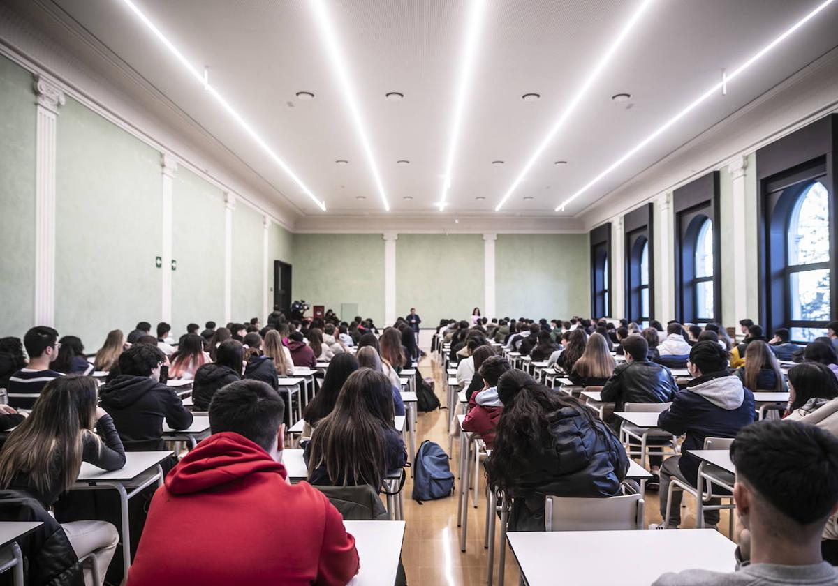 Alumnos riojanos en el instituto Sagasta de la capital.