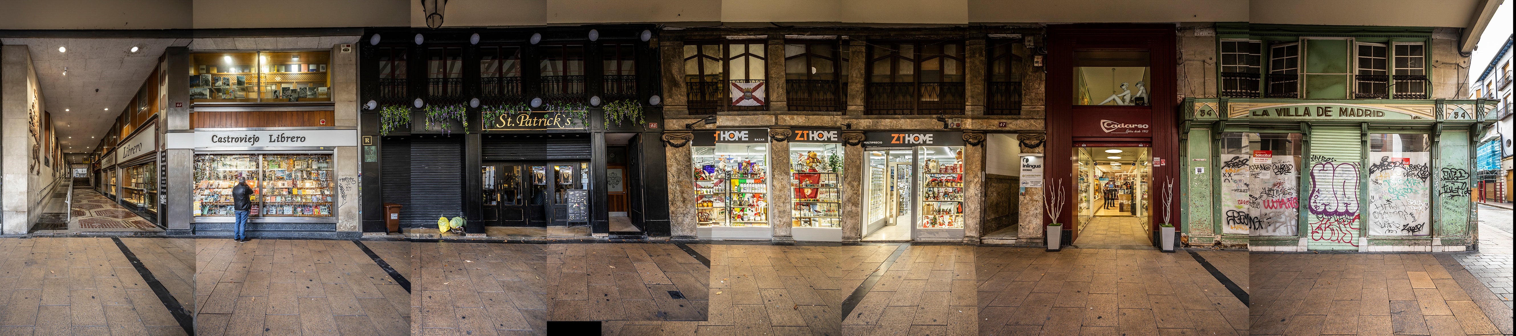 Del pasaje de Los Leones a... La Villa de Madrid. De todo y para todos con uno de los escaparates de referencia agonizando en pleno centro (con el negocio sumando años sin actividad), ejemplo de buena parte de los problemas del Casco Antiguo y del comercio de ciudad.