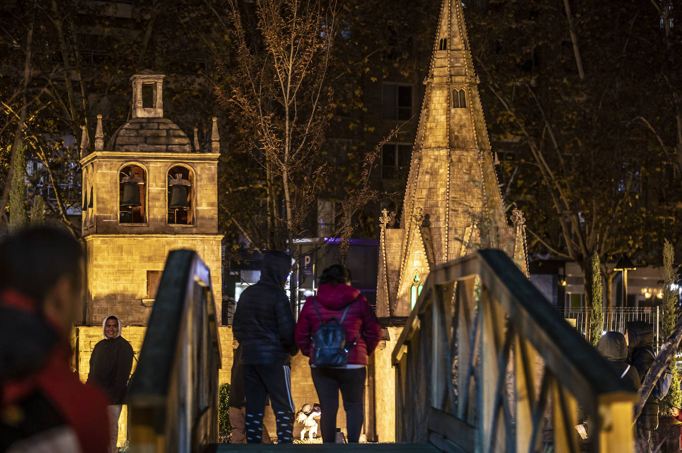 Primera visita nocturna del belén de Logroño