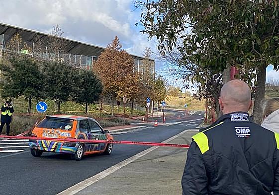 Un vehículo participando en el slalom de Haro.