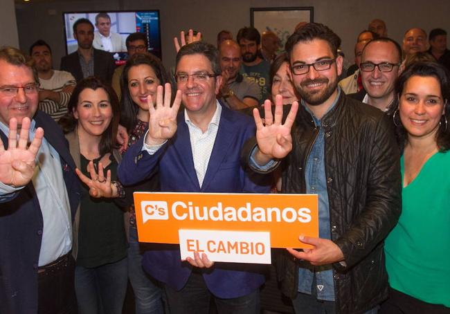 Estreno electoral. Euforia tras el resultado de los comicios del 24M.