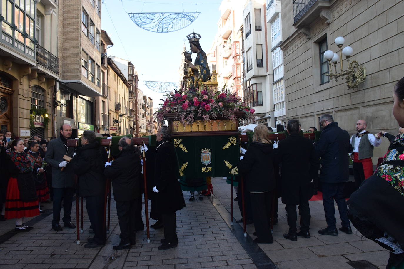 Ofrenda de flores a la Virgen de la Esperanza