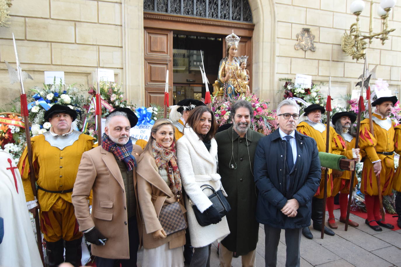 Ofrenda de flores a la Virgen de la Esperanza