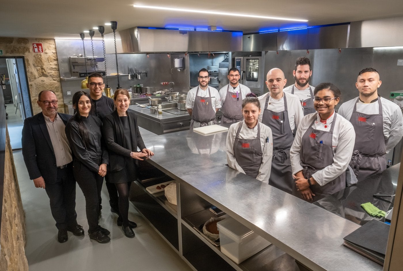Equipo que forma Lumbre, con Jorge Blanco a la izquierda del todo.