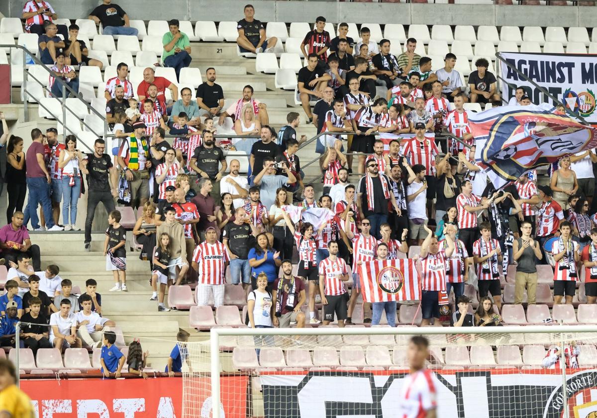 Imagen de los aficionados blanquirrojos en Las Gaunas.