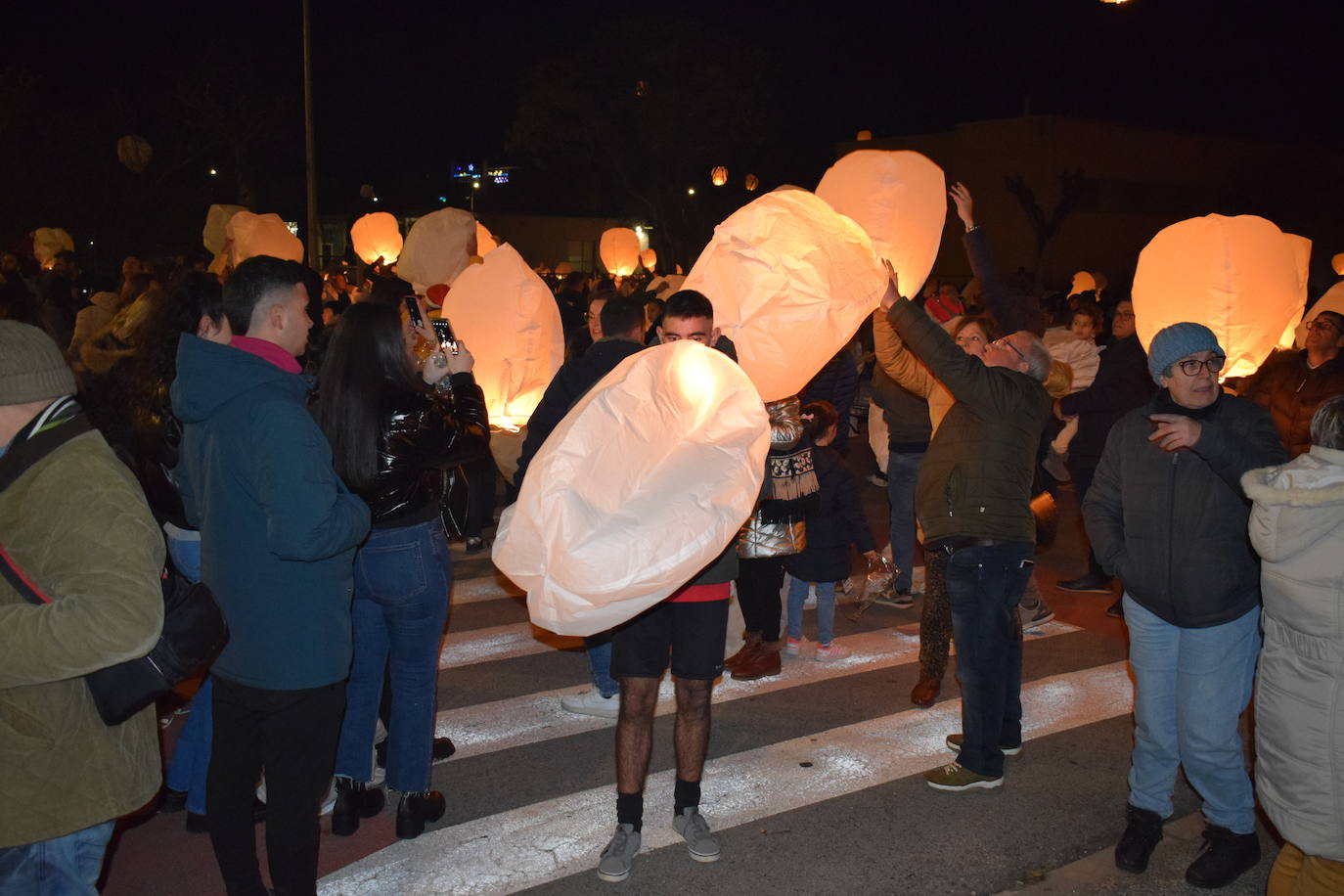 Suelta de farolillos en Fuenmayor