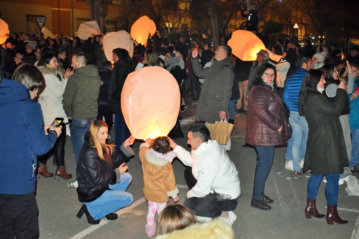 Suelta de farolillos en Fuenmayor