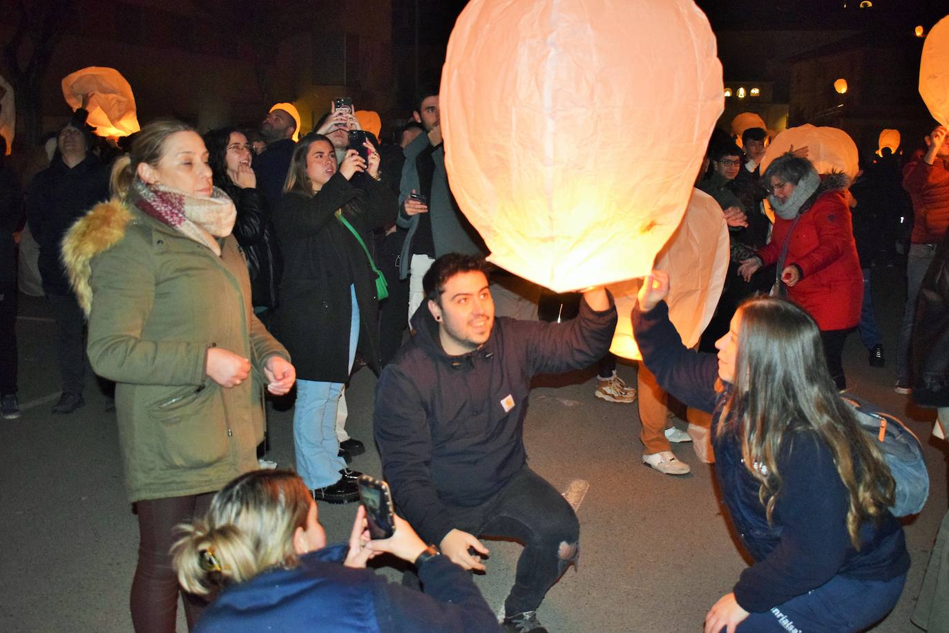 Suelta de farolillos en Fuenmayor