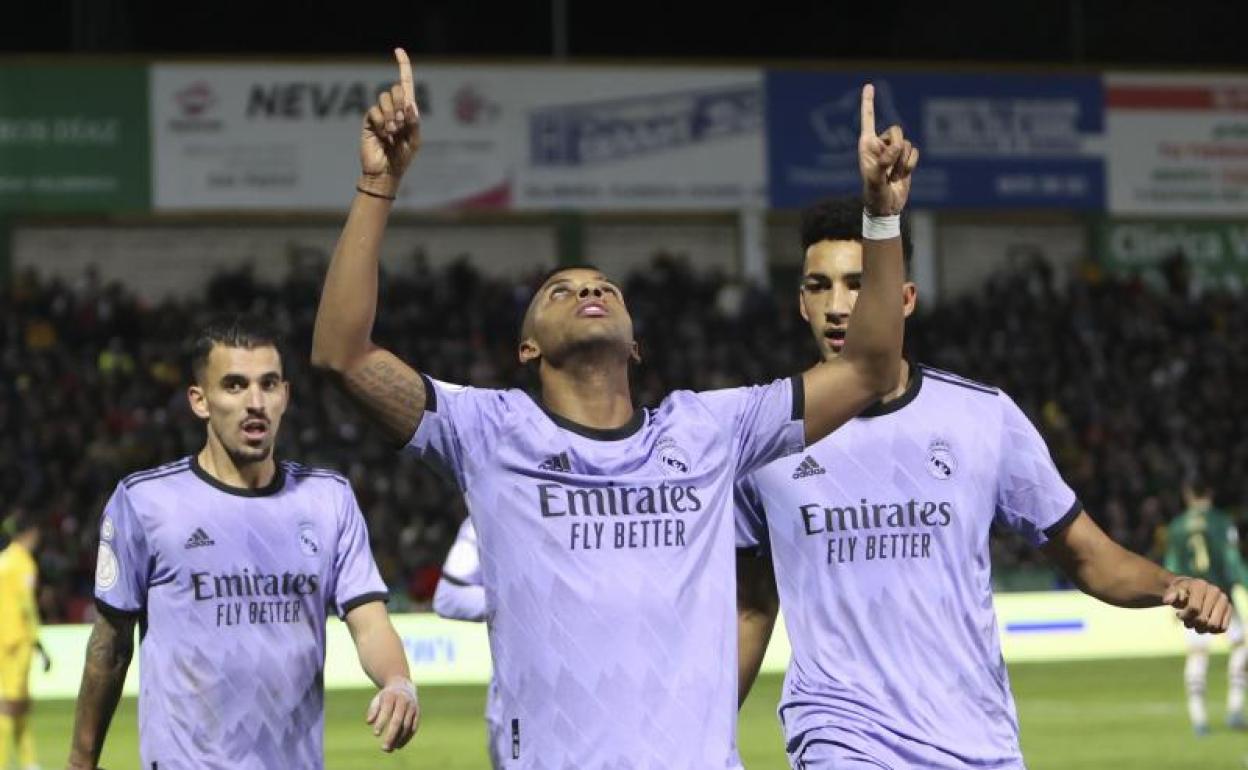 Rodrygo Goes celebra su gol al Cacereño en dieciseisavos de Copa. 