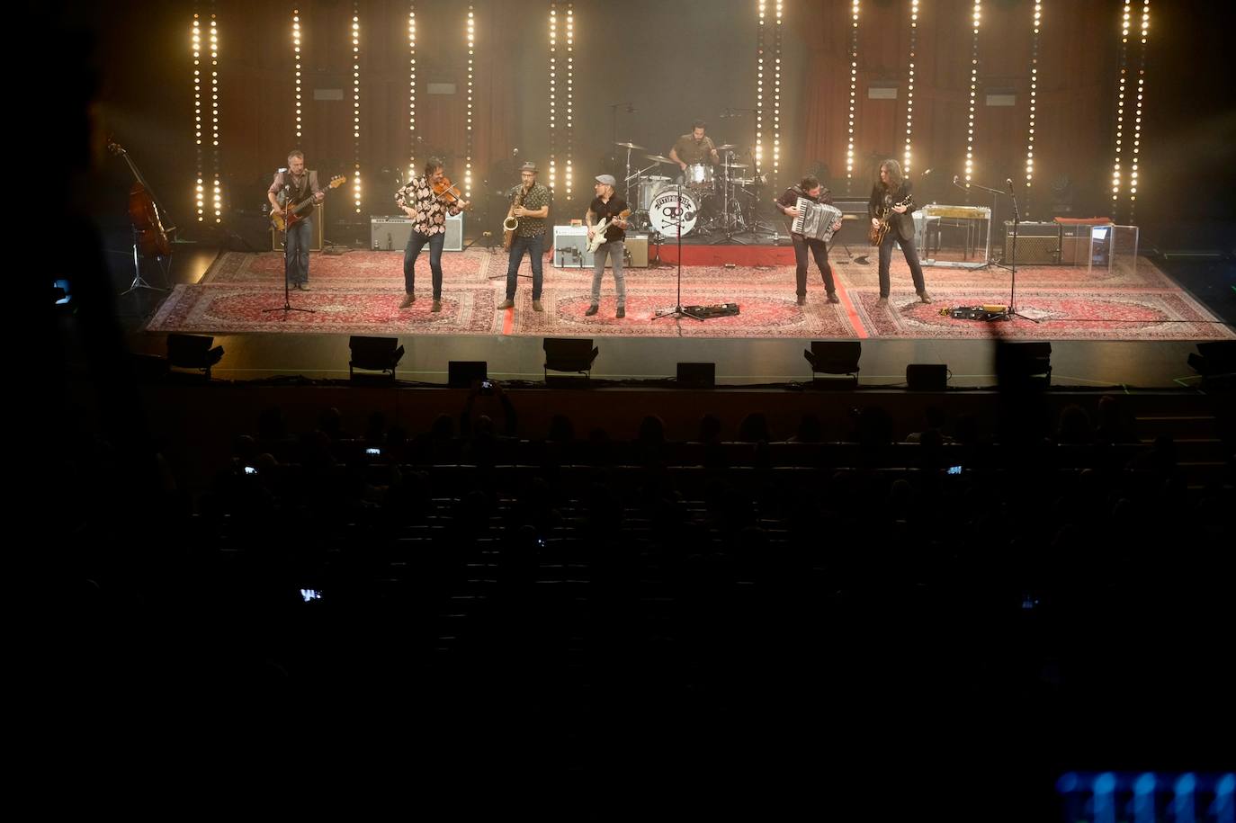 Fotos: Actual arranca a lo fitipaldi con Fito y su banda