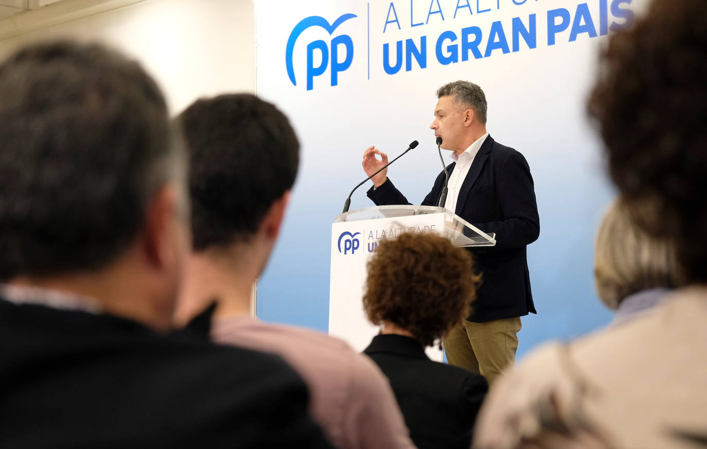 Fotos: Almeida y Gamarra acompañan a Conrado Escobar en su presentación como candidato a la Alcaldía de Logroño