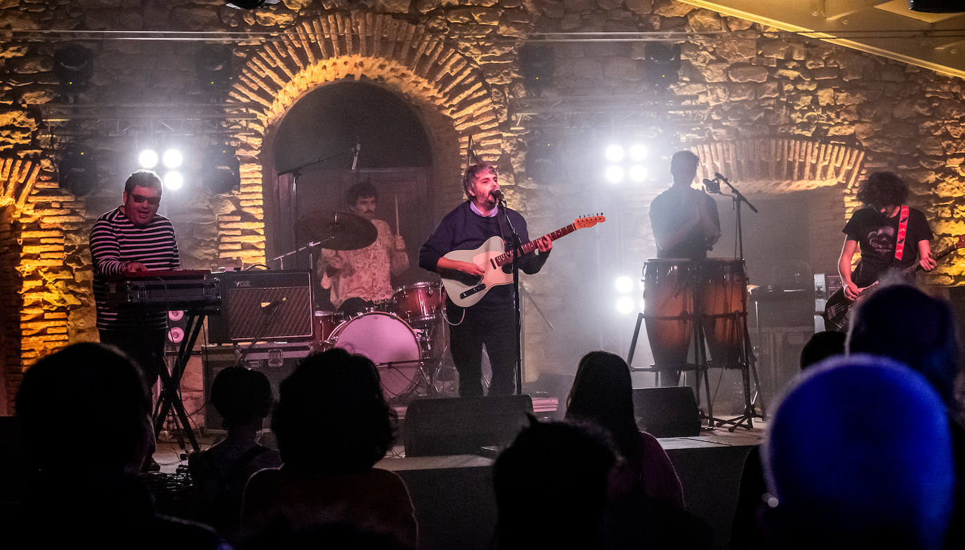 Fotos: Compro Oro y Montalbo actúan en las Franco Españolas