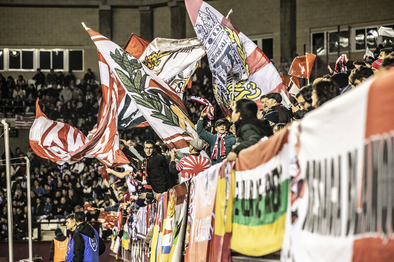 Fotos: El partido de Copa en Las Gaunas se vivió con emoción