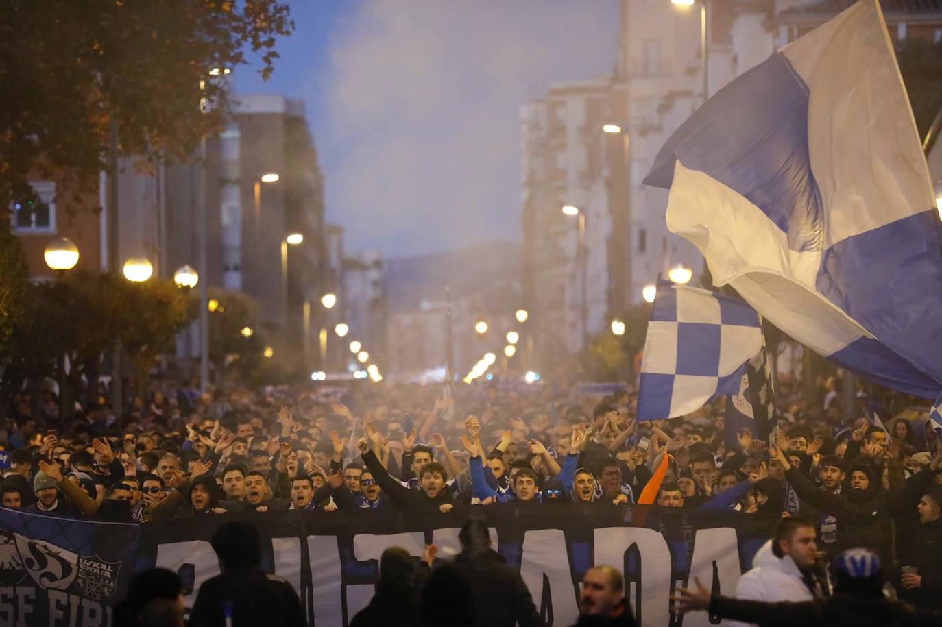 Fotos: El camino de la afición de la Real de República Argentina a Las Gaunas