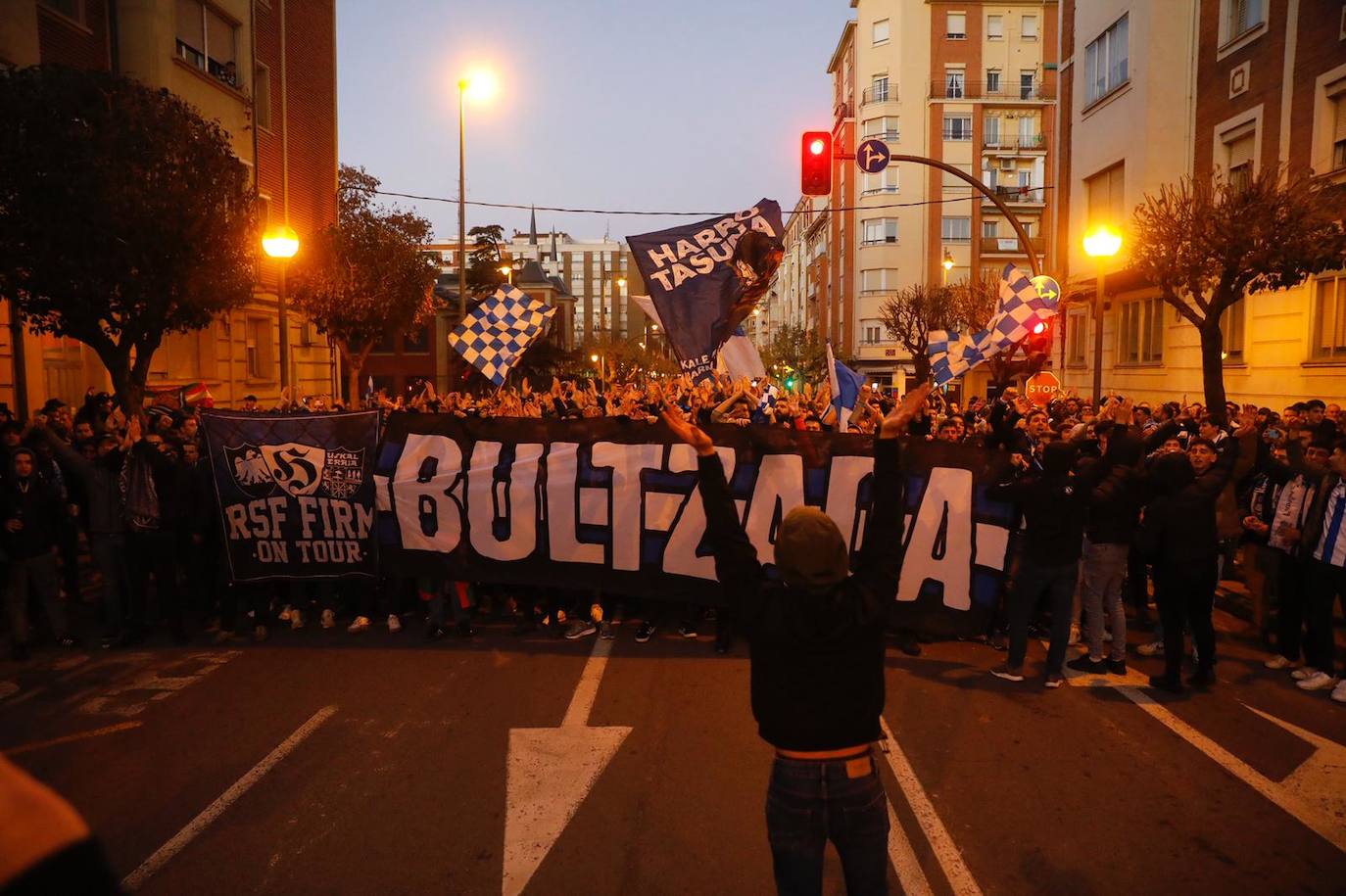 Fotos: El camino de la afición de la Real de República Argentina a Las Gaunas