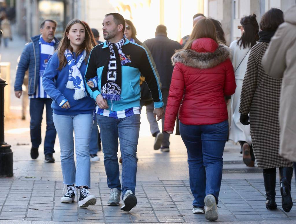 Fotos: Las aficiones de la UDL y la Real Sociedad toman Logroño