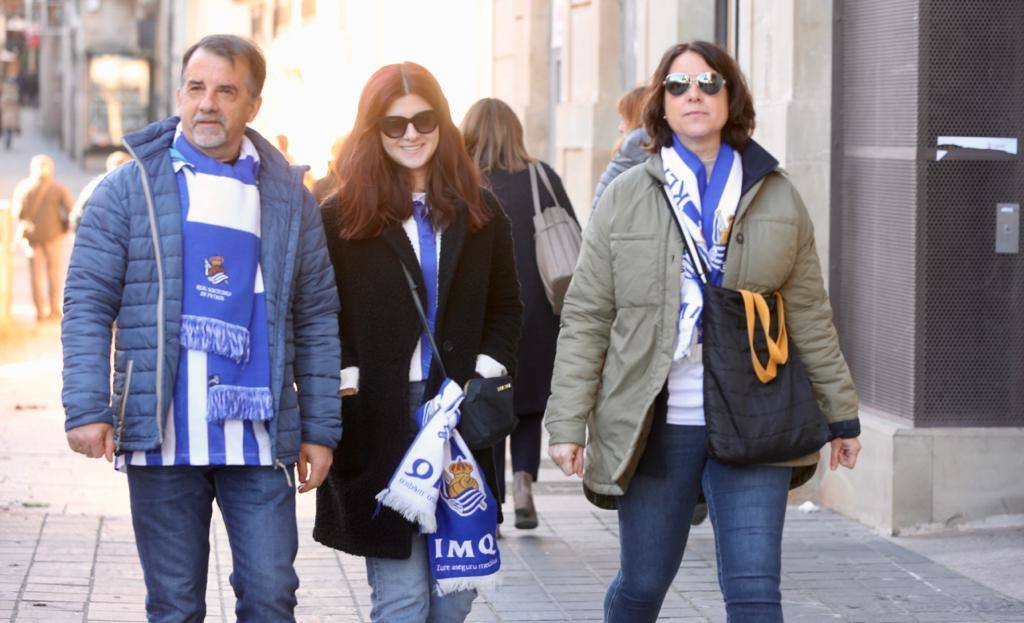 Fotos: Las aficiones de la UDL y la Real Sociedad toman Logroño