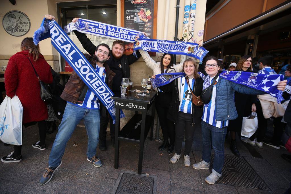 Fotos: Las aficiones de la UDL y la Real Sociedad toman Logroño